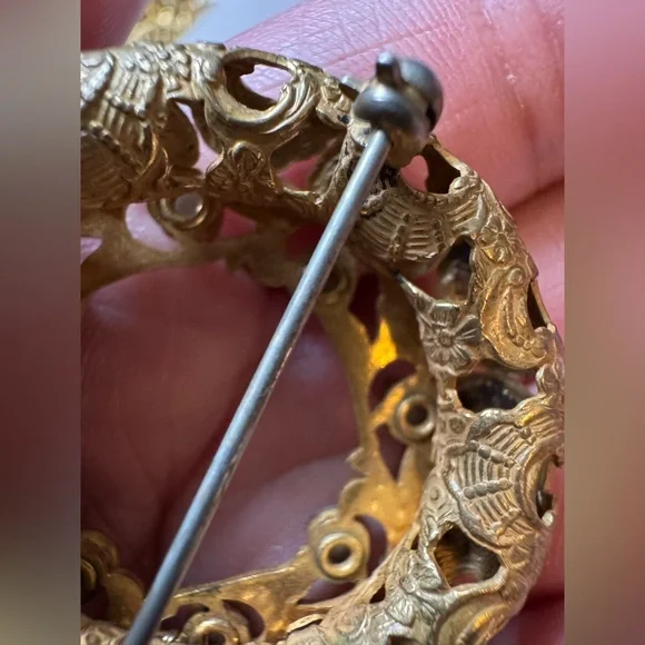 Unsigned Vintage Miriam Haskell preowned vintage brooch - Picture 9 of 17